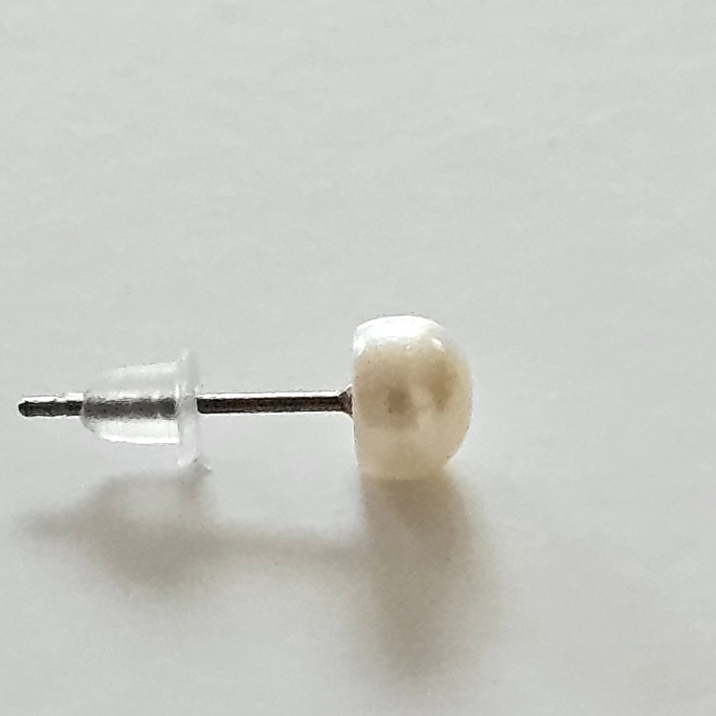 Classic Sophistication: Pearl Stud Earrings