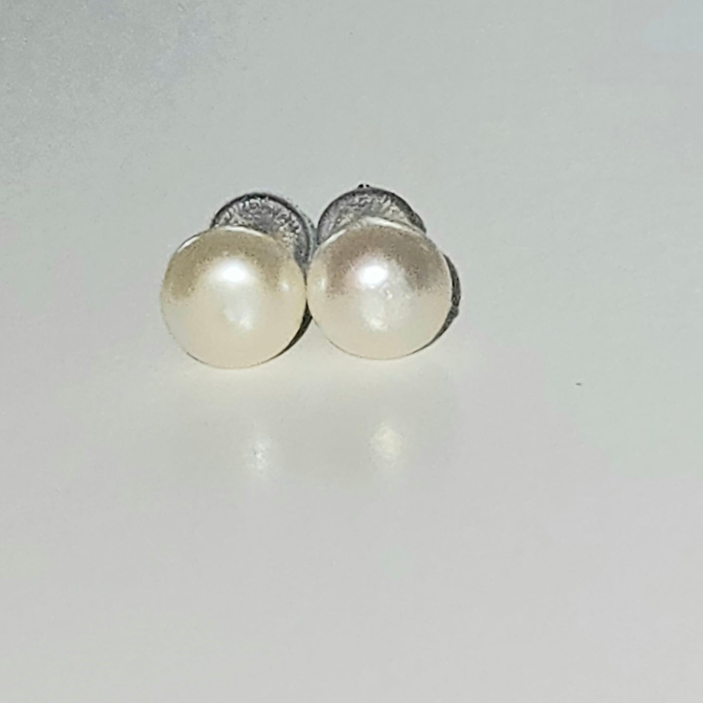 Classic Sophistication: Pearl Stud Earrings