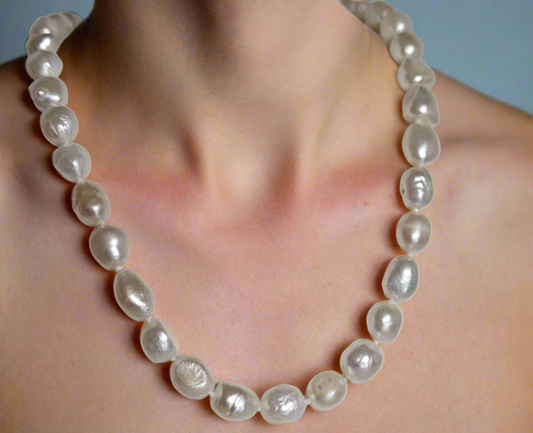 Baroque pearl necklace on a woman's neck, princess length