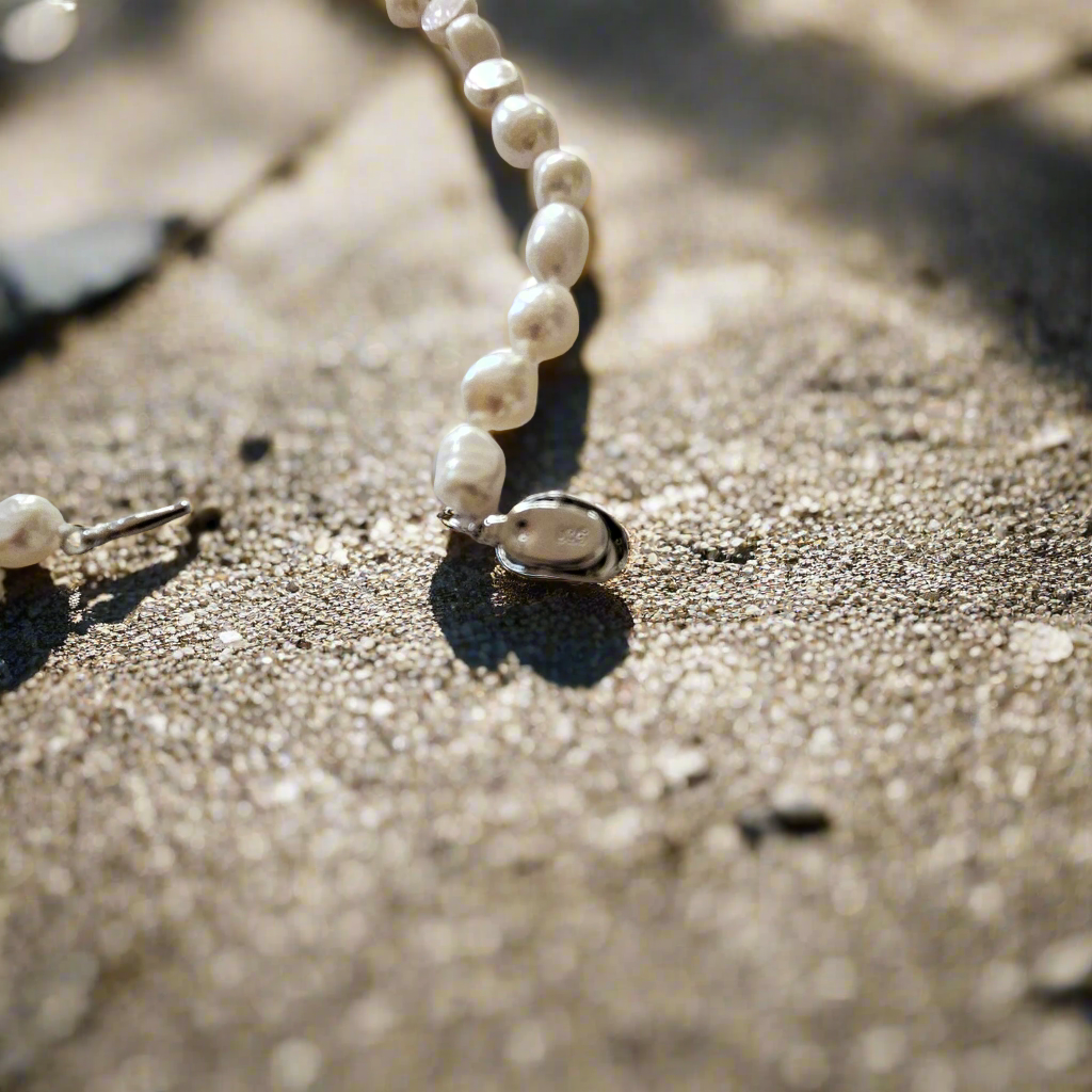 Cherished Elegance: A Baroque Pearl Choker Necklace, Timeless Sophistication