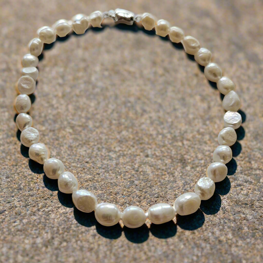 Cherished Elegance: A Baroque Pearl Choker Necklace, Timeless Sophistication